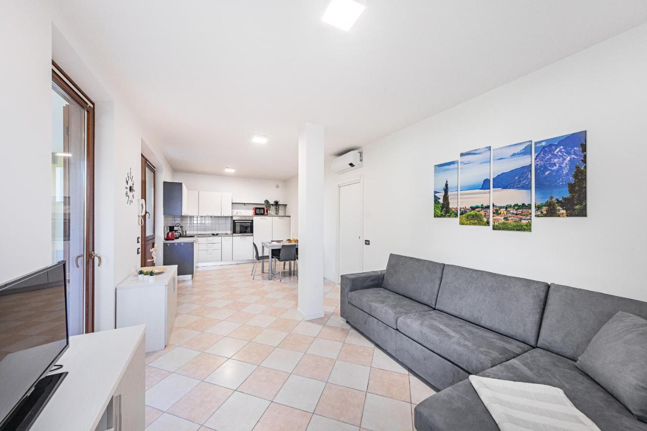 I Ciliegi 1-09 Con Piscina By Wonderful Italy Apartamento Desenzano del Garda Exterior foto
